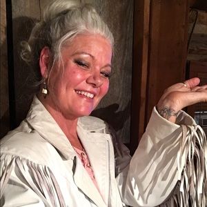 Meet your Posher, Carrie